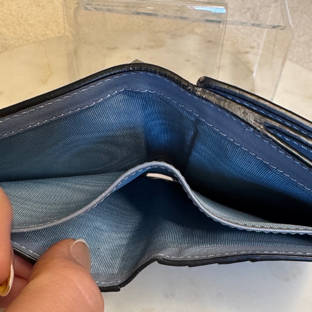 Valentino Garavani Authentic Blue Wallet with Gold Studs Full Inclusion - Picture 13 of 16